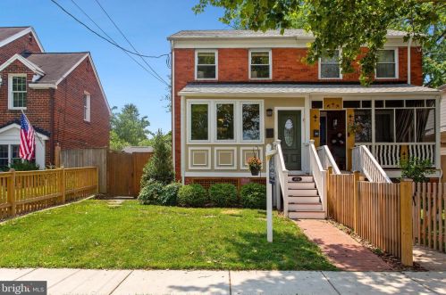 105 Raymond Ave, Alexandria, VA 22301-1139