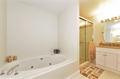 42 Ritch Ave, Greenwich CT 06830-6221 exterior