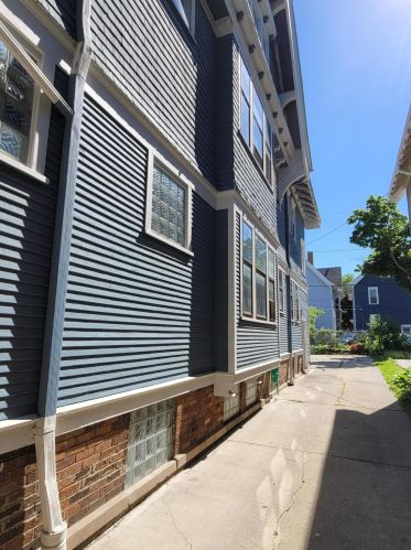 2942 Frederick Ave, Milwaukee, WI 53211-3301