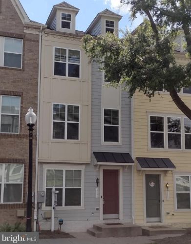 3605 Grant Pl, Washington, DC 20019-1896