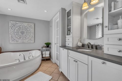 234 Old York Rd, Bridgewater NJ 08807-2686 exterior