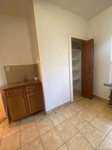 1315 Pelham Pkwy, Bronx NY  10469-5808 exterior