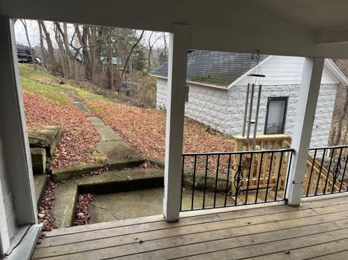 882 Center Rd, Pittsburgh PA  15239-1962 exterior