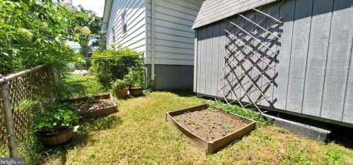 905 1st St, Rockville MD 20850-1444 exterior