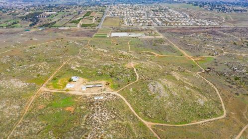 19207 Cajalco Rd, Perris, CA 92570-9172