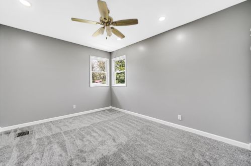 7000 1 Ave, Gary IN 46403-3904 exterior