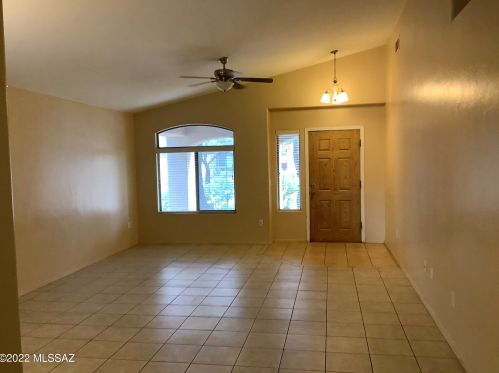 6684 Quailwood Way, Tucson AZ  85757-6927 exterior