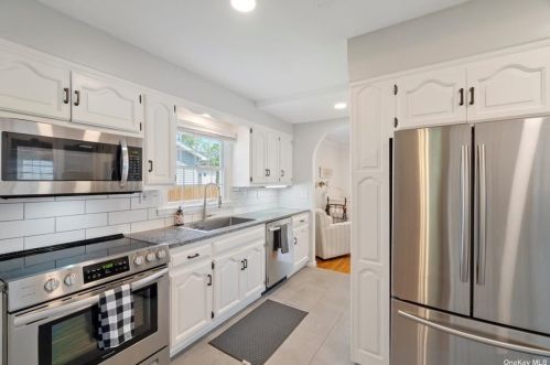 33 Hazard Ave, Huntington Station NY 11746-3726 exterior