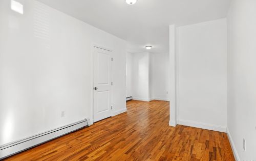 19 High St, Valley Stream NY 11581-1417 exterior