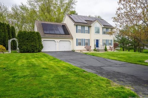 8 Fox Meadow Ln, Windsor, CT 06095-1677