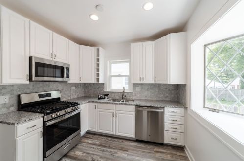 1501 Brookside Ave, Waukegan, IL 60085-3609