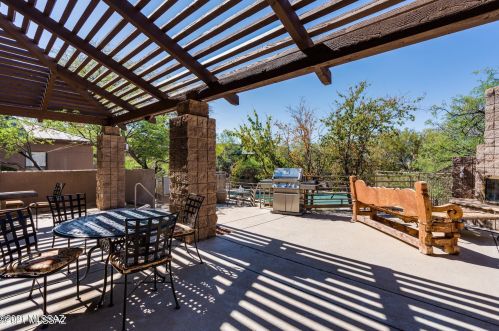 6655 Canyon Crest Dr, Tucson AZ  10161-0937 exterior