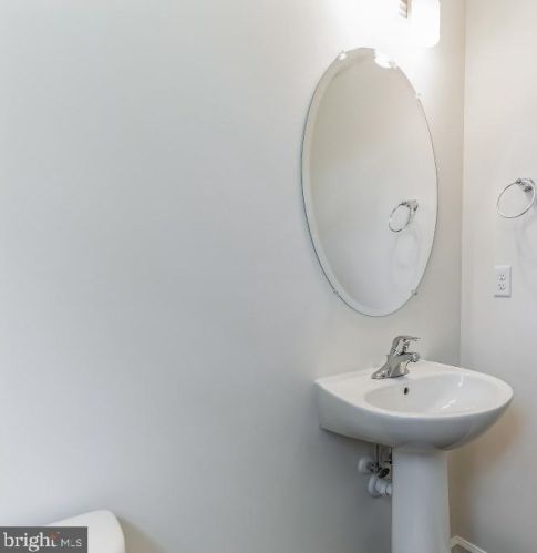 1010 West Ave, New Castle DE 19720-6233 exterior