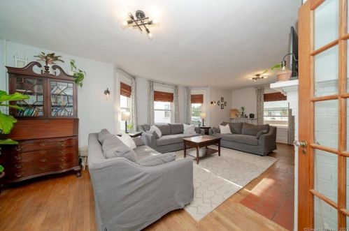 6 Harris St, Enfield CT 06082 exterior