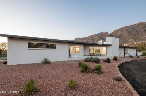 6611 Swan Rd, Tucson AZ 85718-5433 exterior