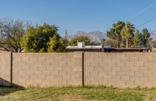 8217 Beverly St, Tucson AZ 85710-5931 exterior