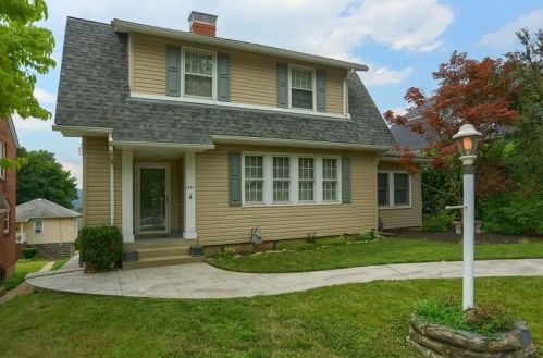 1441 Ridge Ave, Moon Twp, PA 15108-2045