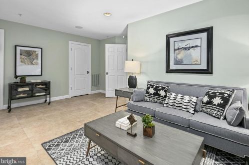 1822 Fonthill Ct, Mc Lean VA 22102-4792 exterior