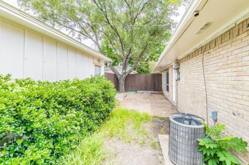 7609 Dentcrest Dr, Dallas TX 75254-8025 exterior