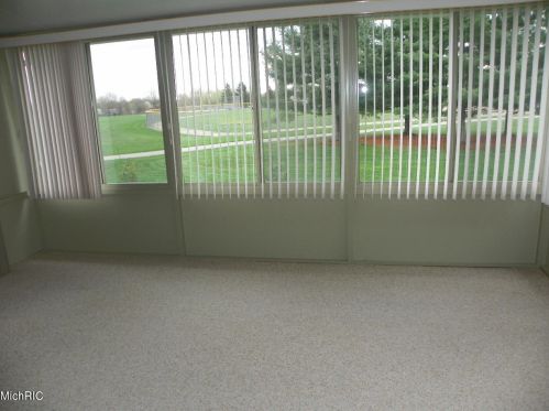 2582 Falcon Pointe Dr, Grand Rapids MI 49534-7555 exterior