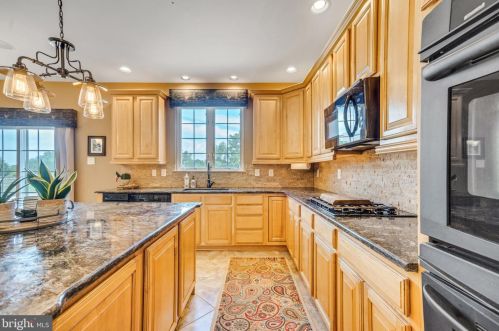 110 Pichelman Rd, Limerick PA 19468-2735 exterior