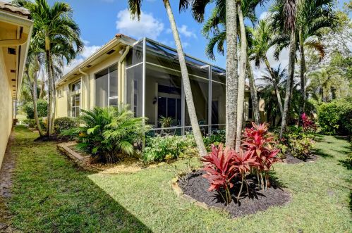 10054 Armani Dr, Boynton Beach FL 33437-3743 exterior