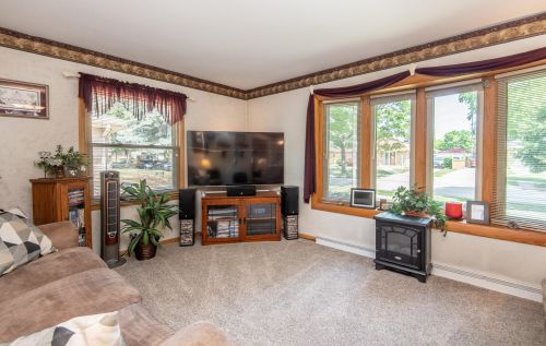 6957 Verona Ct, Milwaukee WI 53227-4429 exterior