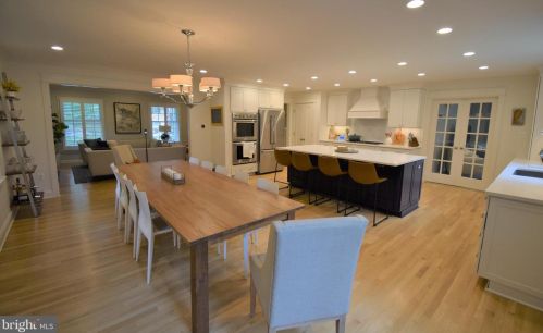 8814 Fircrest Pl, Alexandria VA  22308-2632 exterior