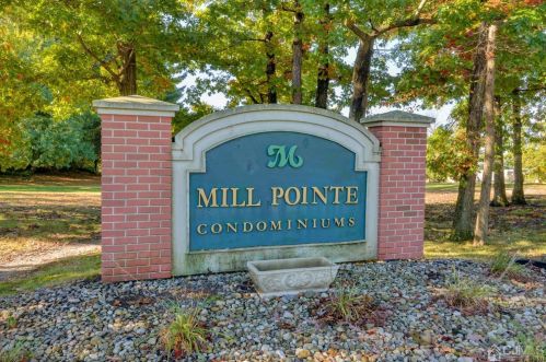 124 College Dr, Edison NJ 08817-5955 exterior