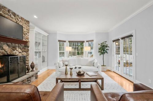 31 New Canaan Rd, Wilton CT 06897-3311 exterior