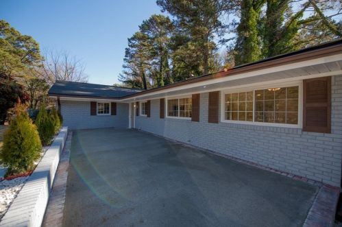 415 Hammond Dr, Atlanta GA 30328-5232 exterior