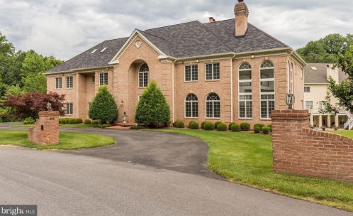 914 Helga Pl, Mc Lean VA  22102-2155 exterior