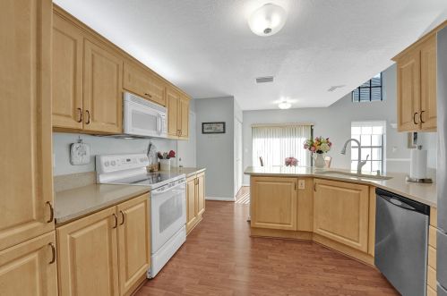 6876 Bitterbush Pl, Boynton Beach FL 33472-2902 exterior