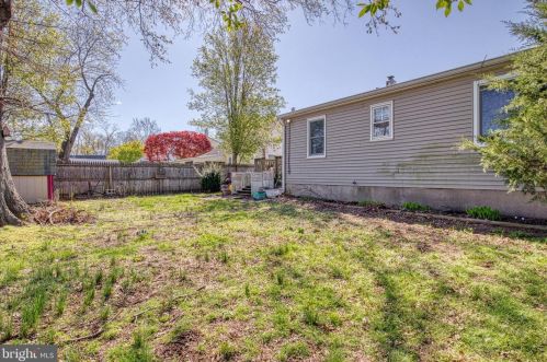 16 Fogarty Dr, Trenton NJ 08619-4321 exterior