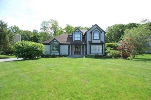 33 Coachlight Dr, Poughkeepsie, NY 12603-4229