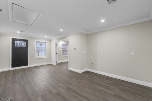 114 Woodlawn Ave, Bridgewater NJ 08807-2031 exterior