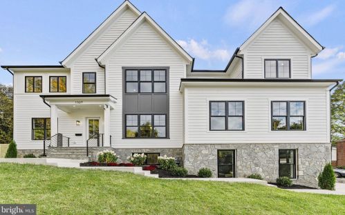 1327 Mayflower Dr, Mc Lean VA 22101-3405 exterior