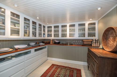 58 Eastern Pt Blvd, Gloucester MA 01930-4405 exterior