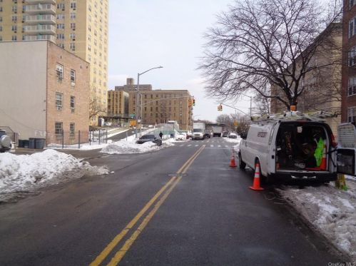 610 Waring Ave, Bronx NY 10467-7707 exterior