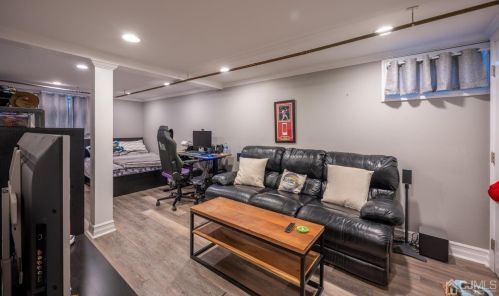 133 Hoover Ave, Edison NJ 08837-2669 exterior