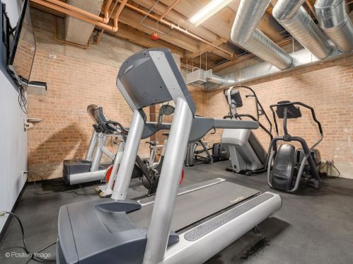 333 Desplaines St, Chicago IL  60661-1151 exterior