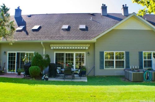 115 Maya Cir, Central Islip NY  11722-4542 exterior