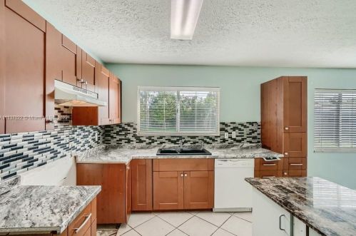 2029 Hideaway Cir, Fort Pierce FL 34952-4801 exterior