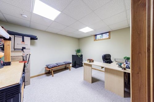 201 Winterset Dr, Springfield MA 01129-1850 exterior