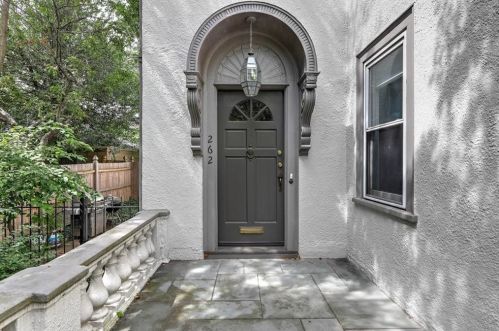 262 Irving Ave, Providence, RI 02906-5544