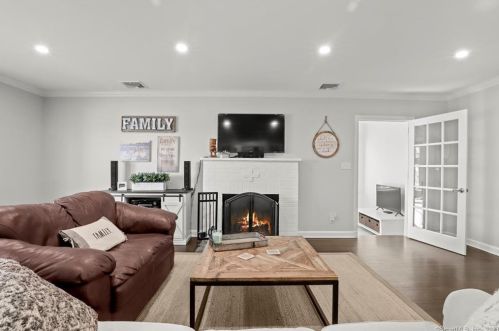 13 Hickory Dr, Greenwich CT 06831-4916 exterior