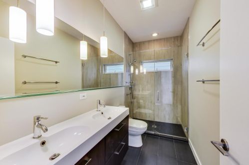 2100 Bingham St, Chicago IL 60647-4033 exterior