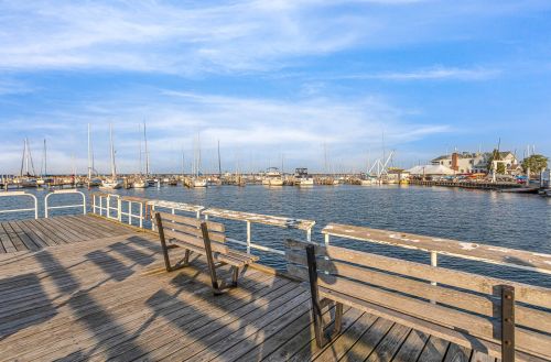 1411 Potter Ave, Milwaukee WI 53207-2115 exterior