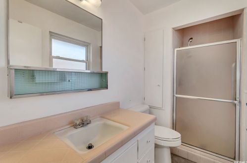 9552 Indian Rdg Dr, Sandy UT 84092-2945 exterior