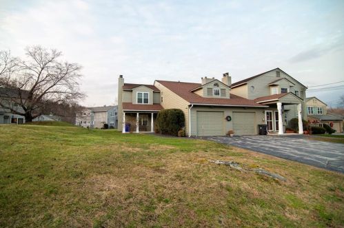 17 Nipmuc Trl, Providence, RI 02904-3183